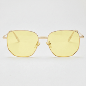 ruth-yellow-tinted-lens-night-driving-glasses-gold-geometric-metal-frame-front-view_a745764c-3d8b-4888-8e00-9c1dc0d2595d Ruth nattkjøringsbriller (gul fargetone) - Geometrisk Gold-innfatning i metall