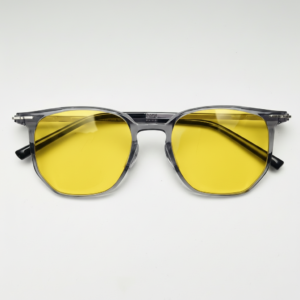 yetta-yellow-tinted-lens-night-driving-glasses-transparent-gray-geometric-tr90-frame-front-view_fec02baa-fb5b-42c9-b177-e508e6bae157 Yetta gafas para conducir de noche (tinte amarillo) - montura Geométrica Gris transparente de TR90